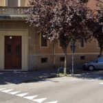 Il bambino piange troppo, lite fra due famiglie degenera in aggressione