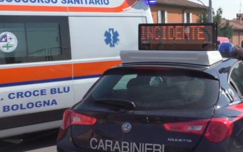 Frontale sulla Trasversale di Pianura a Granarolo, due feriti gravi