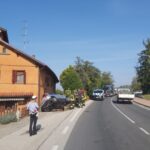 Perde controllo auto e finisce contro una casa