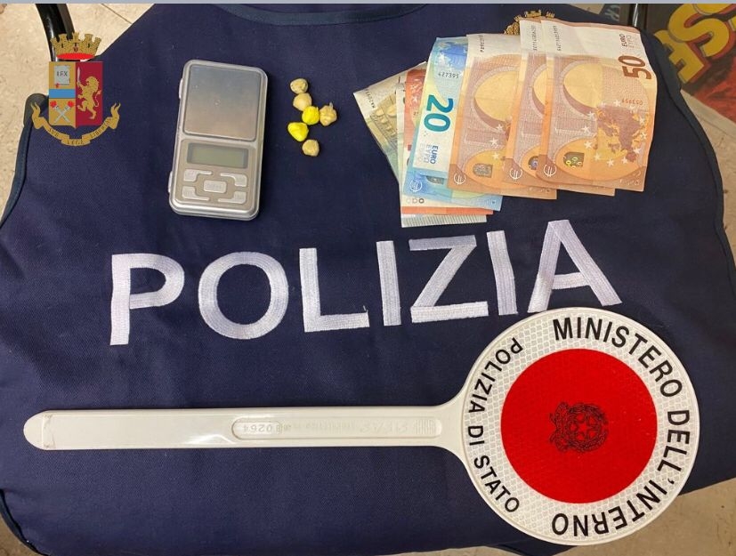 Droga: controlli Ps in centro e periferia, due arresti