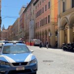 Viola quarantena e ruba in negozio: denunciato