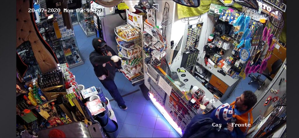 Rapine in aree servizio, tre arresti in indagine polizia