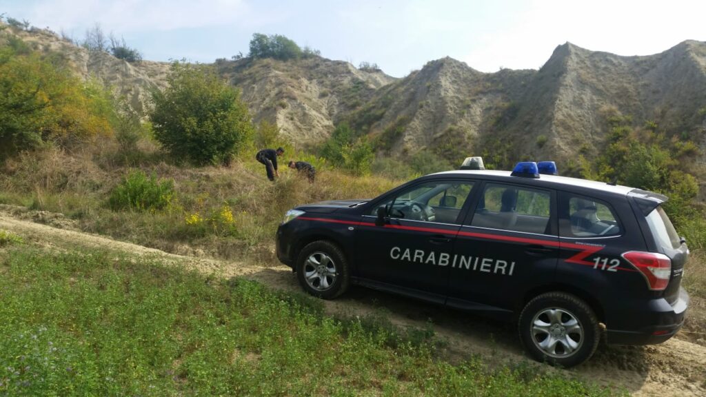 Rave party abusivo in collina, 15 multati