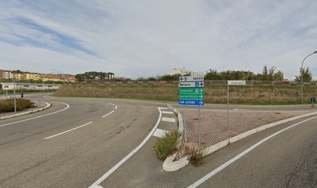 Lancio di sassi su auto in transito, due episodi sospetti a Bologna