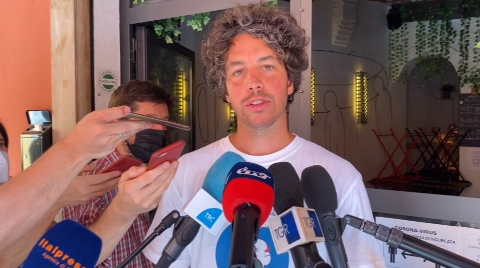 La ‘sardina’ Santori va in un eremo in attesa del voto