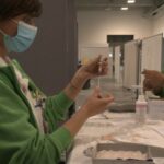 Vaccini in farmacia, domani prenotazioni al via