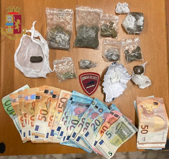 Droga: la polizia arresta 4 spacciatori in una sera