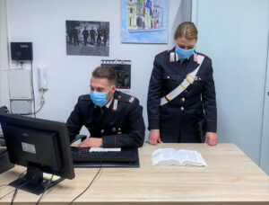 Ricatta uomo conosciuto via social, indagine dei carabinieri