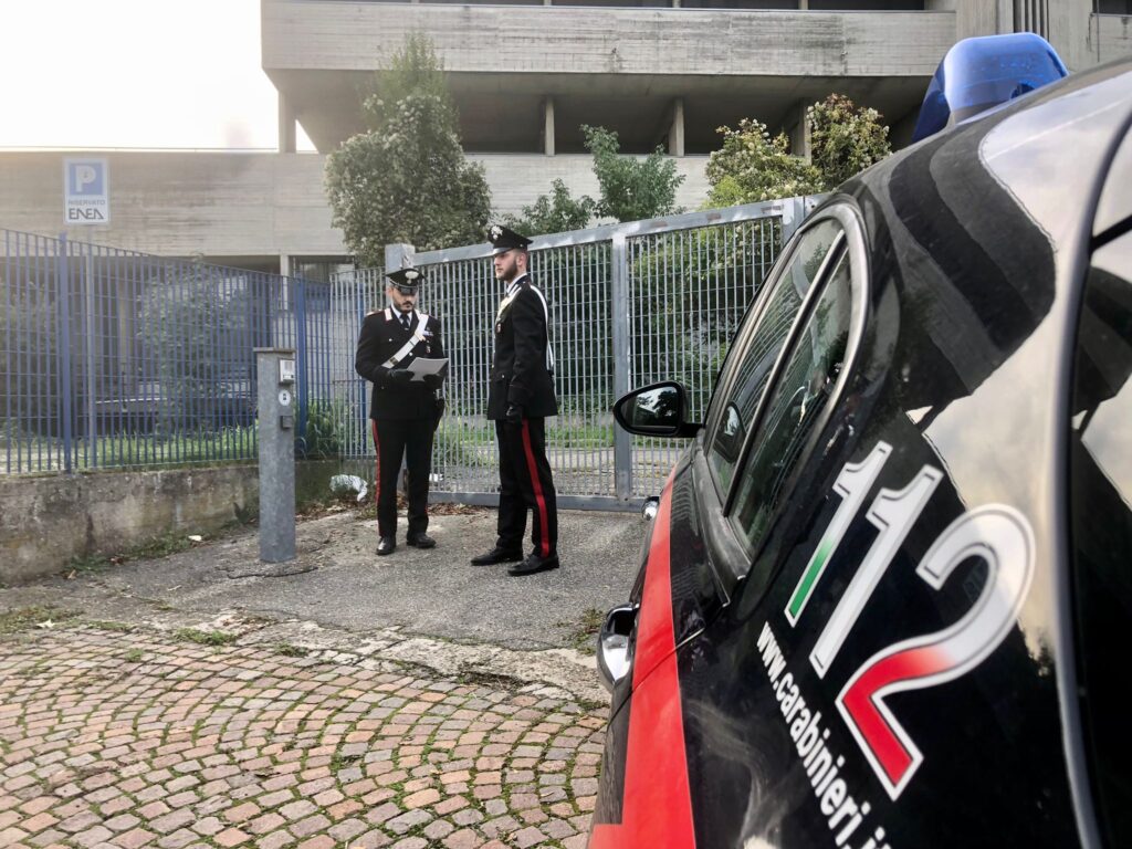 Cinque clandestini allontanati da stabile in disuso