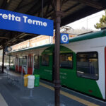 Non vuole indossare la mascherina in treno e causa ritardo: denunciata