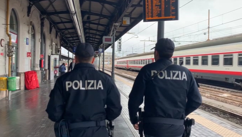 In valigia nasconde 70 grammi di ‘shaboo’: arrestata