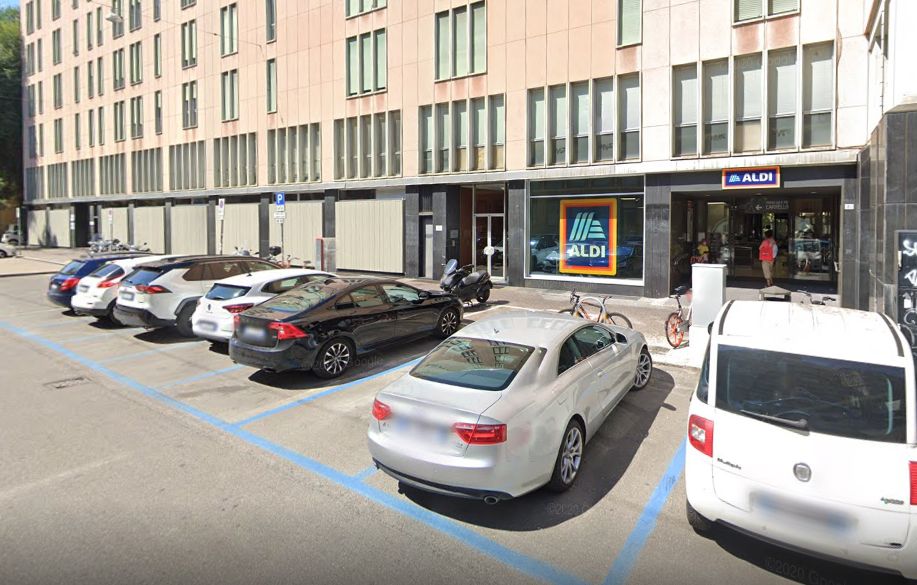 Sorpresi a rubare sushi al supermercato aggrediscono le guardie: arrestati