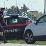 Viola la quarantena Covid e va in giro in macchina con tre connazionali