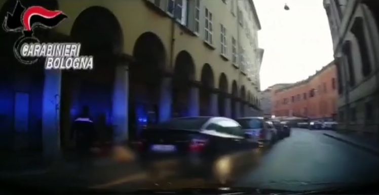 Rapina edicola in via Lame, bandito arrestato dai carabinieri
