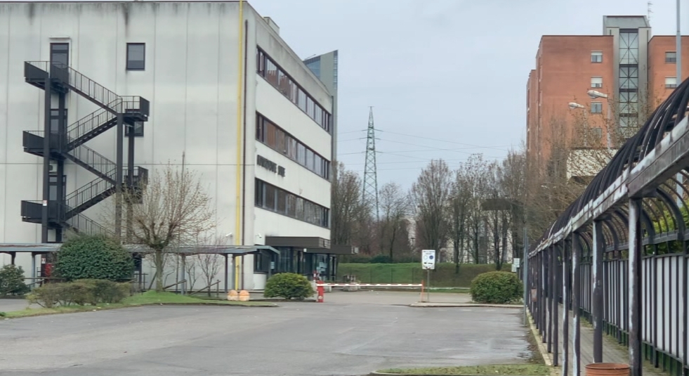 Tenta quiz patente con fotocamera e dispositivo wireless nascosti: denunciato