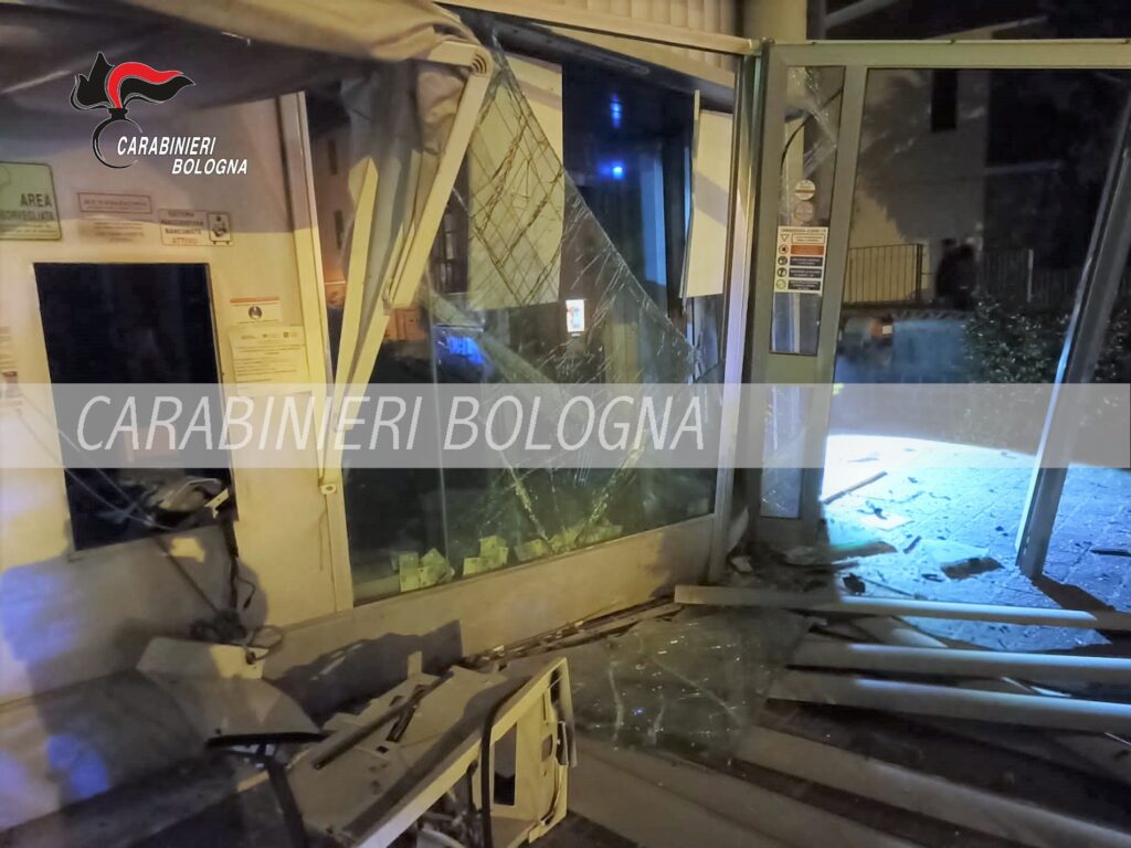 Assalto esplosivo a bancomat: bottino 40mila euro