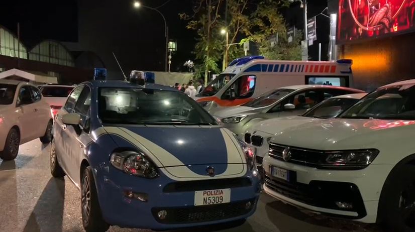 In cinque contro uno: calciatore pestato davanti alla discoteca