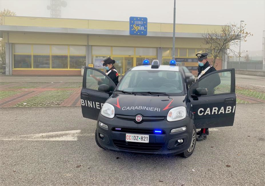 Ruba al market e tenta di accusare le guardie: arrestato