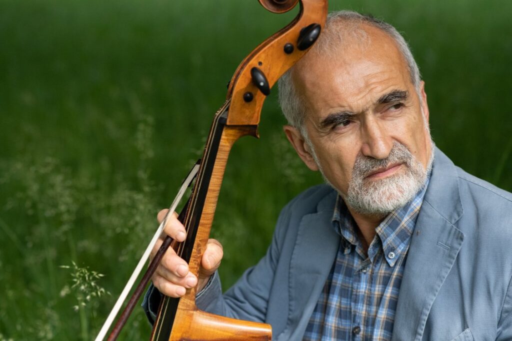 Musicista fa ‘comizio’ no vax a Bologna, il pubblico protesta