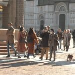Mascherine obbligatorie all’aperto nel centro di Bologna. Da domani al 9/1