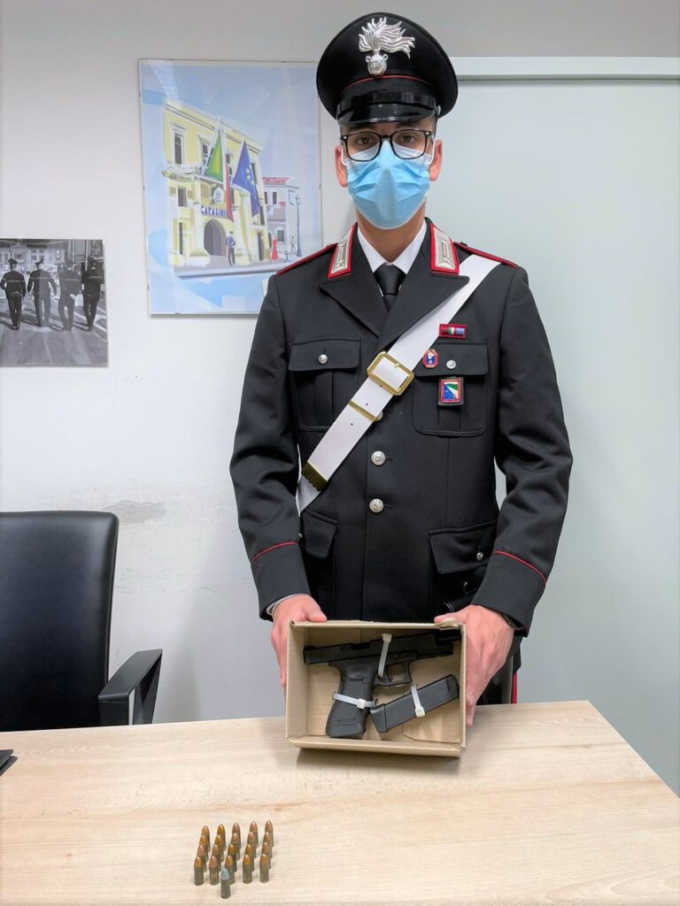 Ha in casa una pistola Glock, nei guai un 68enne