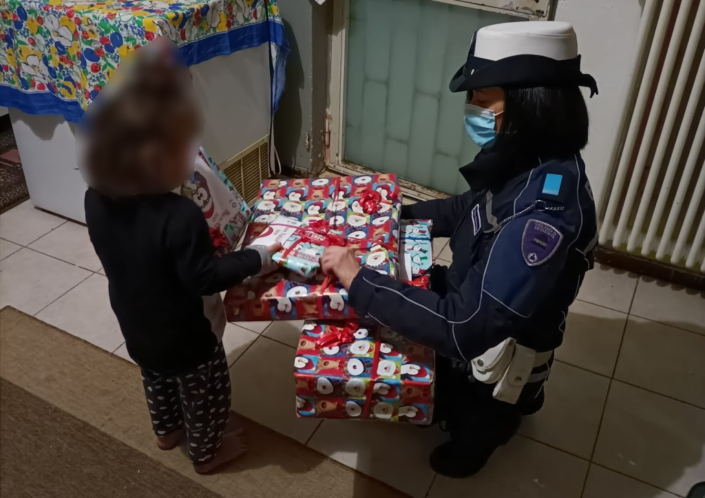 Polizia Locale solidale, raccolti quasi 1300 euro per acquistare regali da donare ai bambini di famiglie disagiate