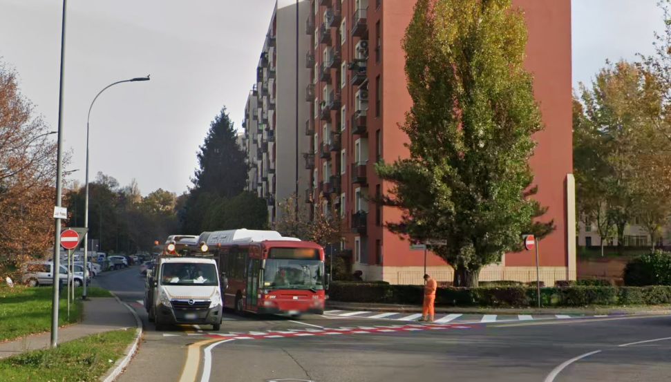 Fa pipì a bordo del bus: denunciato un 34nne ubriaco