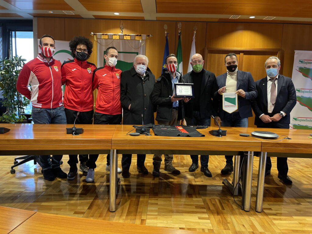 Premiata la squadra che lasciò il campo dopo offese razziste a due giocatori