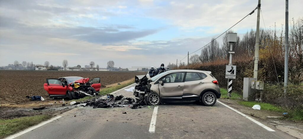 Frontale tra due auto a Sant’Agata Bolognese: muore donna di 69 anni
