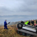 Precipitano con l’auto nella scarpata. Salvati due anziani a Vergato