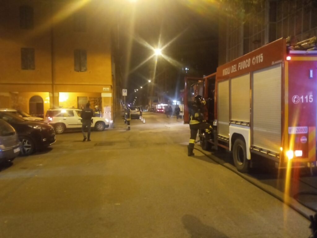 Fuga di gas in via San Carlo, persone evacuate