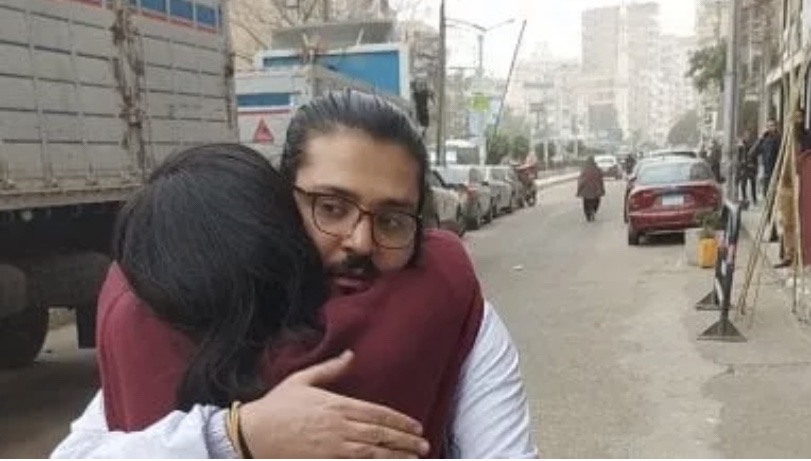 Zaki è libero, ha abbracciato la madre