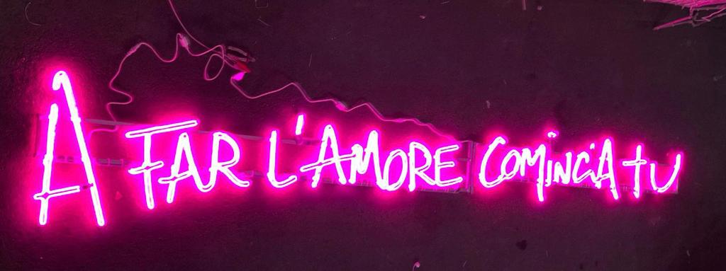 Raffaella Carrà protagonista delle luminarie di via D’Azeglio