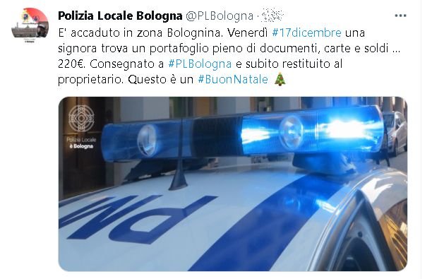 Trova portafogli con 220 euro e lo restituisce