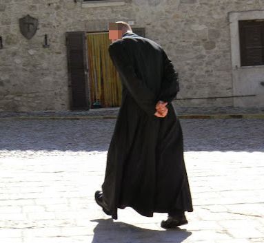 Sacerdote sventa truffa della ‘finta’ eredità alla parrocchia