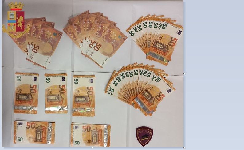 Denuncia alla polizia le violenze, e anche i traffici illeciti, del fidanzato