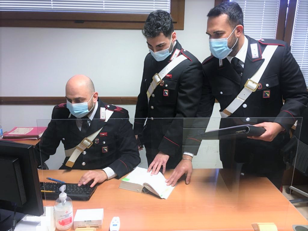 Viola divieto di avvicinamento a casa: arrestato 51enne