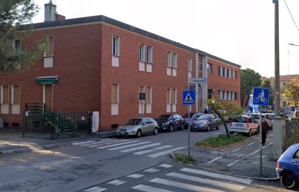 Buttata a terra e rapinata in zona Barca