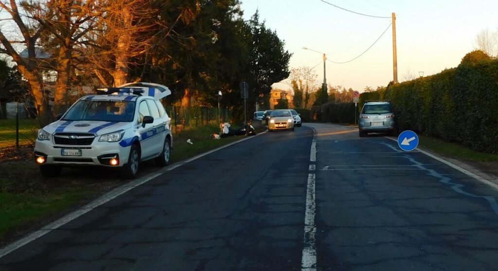 Scontro auto-moto a Imola: grave 55enne