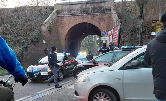Spari al Fossolo, polizia e carabinieri sul posto