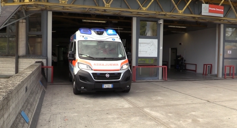 Parto in ambulanza, mamma e bimbo stanno bene