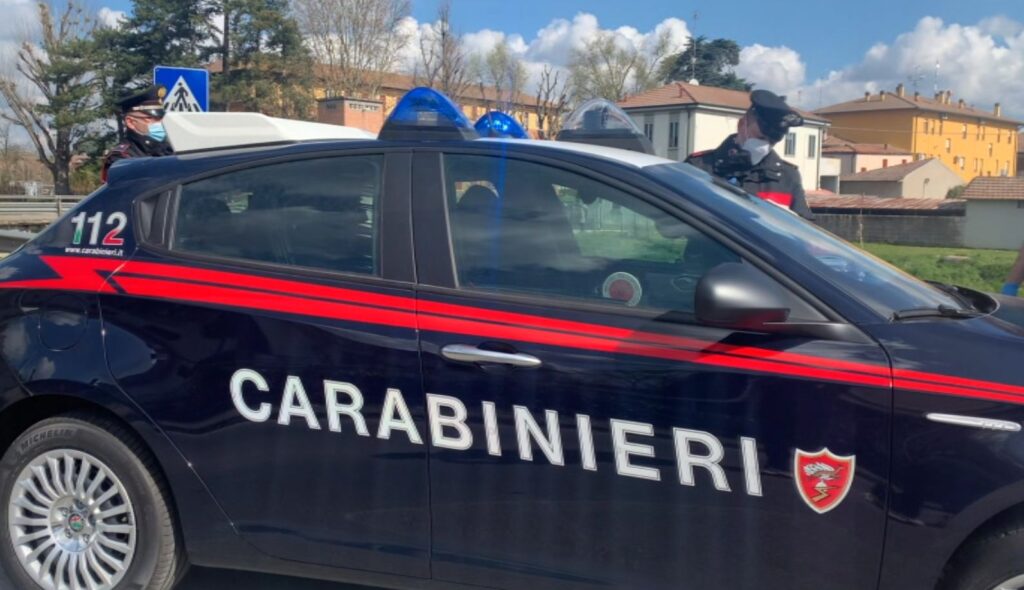 Minacce di morte per i debiti di droga, due arresti