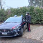Rifiuta di indossare la mascherina e aggredisce i carabinieri