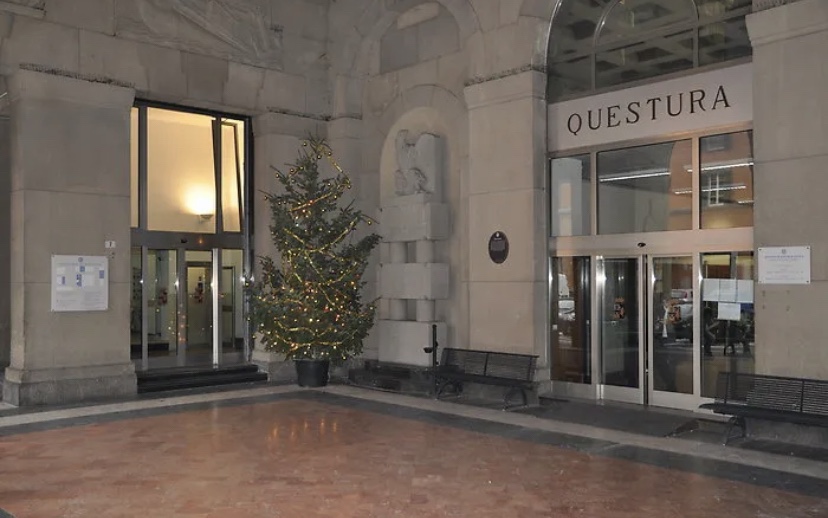 Funzionario di polizia non vaccinato sospeso dalla Questura di Bologna