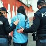 Maltrattamenti: aggredisce la moglie e lancia piatti in casa, arrestato 59enne