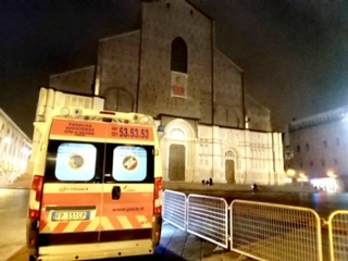 Insulti e minacce a un equipaggio della Pubblica Assistenza Città di Bologna