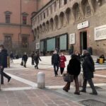 Disabile in carrozzina cade dalla rampa di accesso alla Sala Borsa