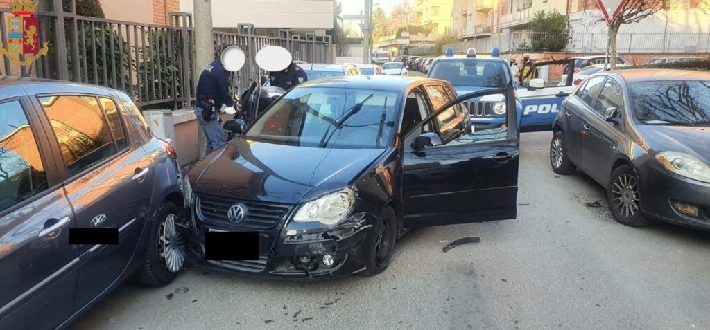 Ladri d’appartamento in fuga si schiantano con auto rubata<br>