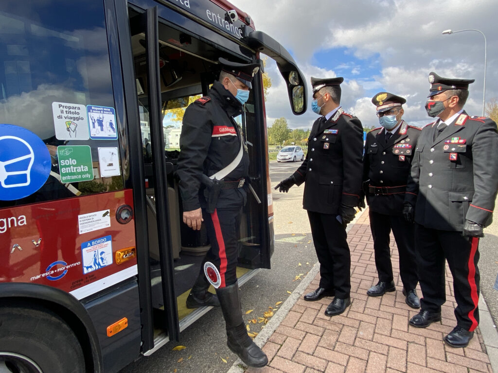 Messinscena per derubare la ex fidanzata: denunciati due ragazzini