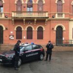 Violenta lite in casa, 51enne aggredisce moglie con una sedia: arrestato